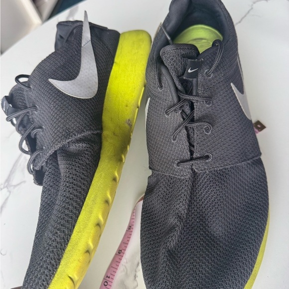 Nike Men’s 14 Roshe Run One Cyber Grey Anthracite Wolf Volt Neon Air Max 95 1 - Picture 3 of 9